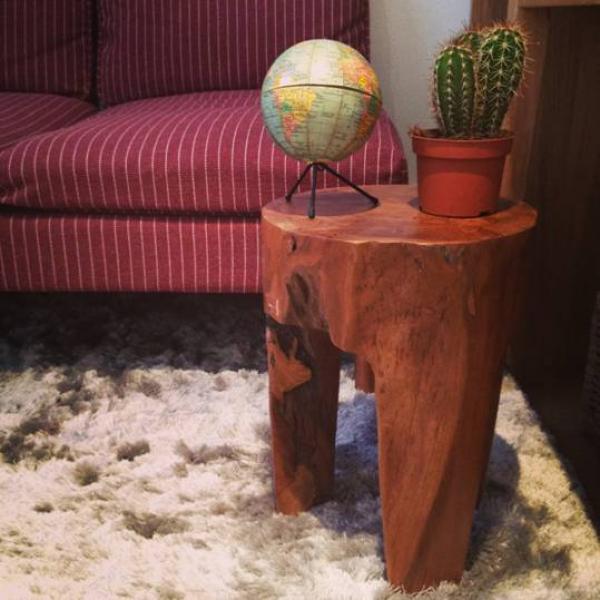 La table est bien lourde et tr�s pratique pour un petit espace comme le mien et se marrie bien avec le canap� scandinave