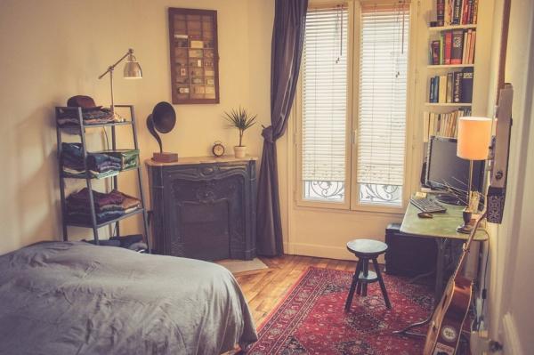 Parfaite cette table Combourg en m�tal en bureau d'int�rieur ! La couleur verte et l'effet vieilli donne une vraie allure � mon coin bureau...