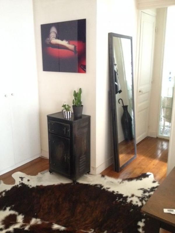 L'armoire Mox est LA pi�ce de caract�re que je cherchais depuis si longtemps, au style industriel rappelant les brocantes et aux dimensions id�ales pour l'entr�e. Son g�n�reux volume de rangement est tr�s pratique.