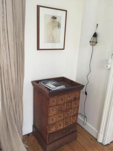 Tr�s belle petite lampe baladeuse , lumi�re chaude et dor�e, parfait dans ce petit coin de mon salon !