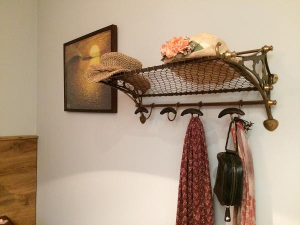 Meine Tochter ist begeistert von ihrer Garderobe. Danke an P.I.B fr dieses Wunder.