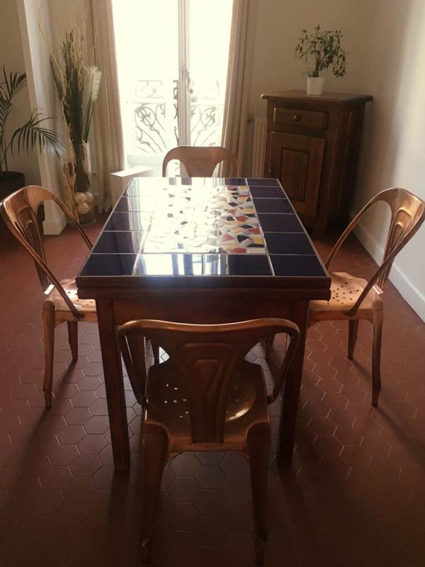 Mes 4 Chaises Multipl's finition cuivre,  mme la tomette marseillaise ! Ambiance chaleureuse.