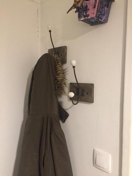 J'ai mis c�te � c�te 2 pat�res en c�ramique, les doubles crochets sont tr�s pratique, cela Permet de mettre un maximum d'accessoires et de v�tements ! De plus elles sont tr�s jolies, merci PIB