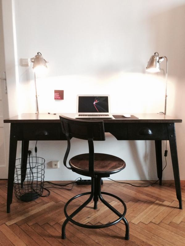 Stylish and practical: Dabar desk!