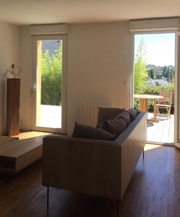 The Scandinavian Jackson sofa, an ideal Nordic touch in a refined space.