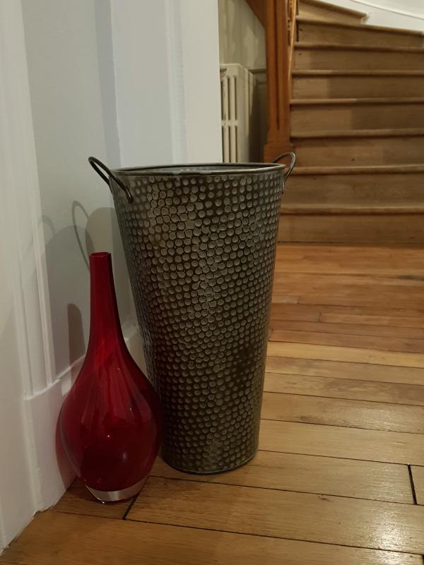 La canasta de paraguas Pelen ha encontrado su lugar en nuestra entrada. Ideal!