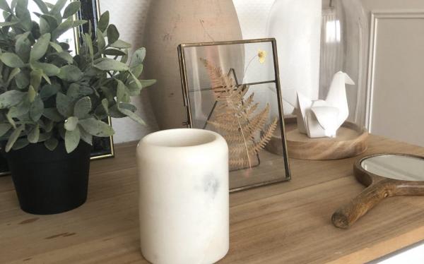 Sehr schner weier Marmortopf.