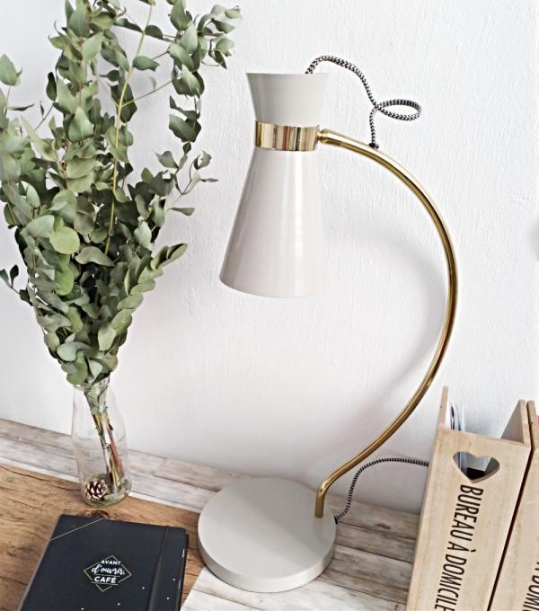 Eine Tischlampe, die ich einfach nur für schön halte
