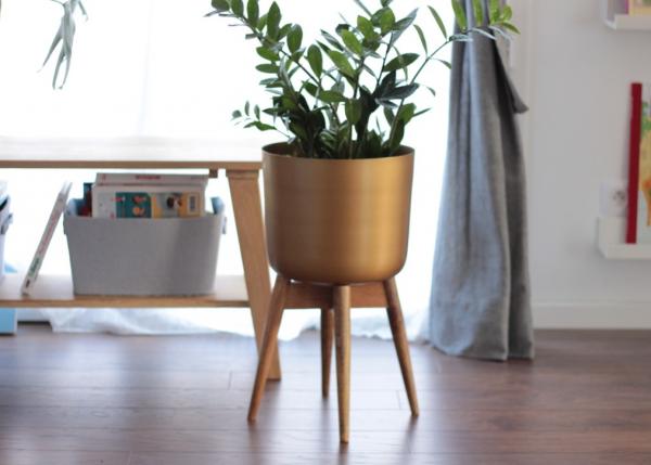 Brass gives a chic look. I'm a fan!