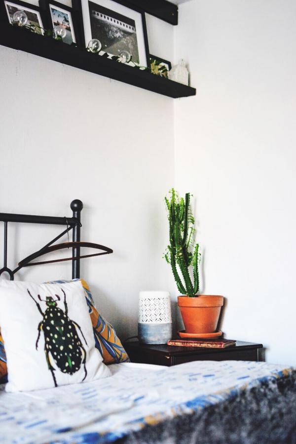 Die Kombination aus cremefarbenem Metall und grauem Holz fgt sich perfekt in die rustikale Atmosphre ein.