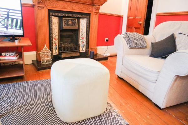 Het ziet er zeer luxueus uit en ik hou van het multi-tonale design bovenop. Munt groen is zo'n chique kleur dat het goed past bij bijna elke ruimte. 