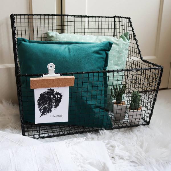 Penso che questo armadietto sia cosi' figo!  E 'bello e spazioso (48 x 45 x 42 cm), che consente di organizzare molte cose.
