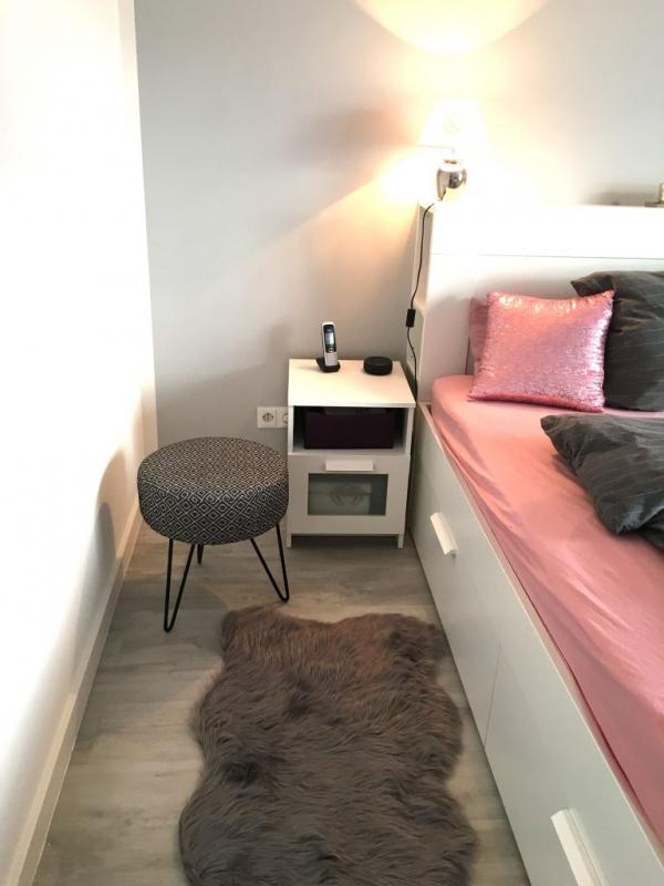 it fits perfectly in my bedroom and I'm happy about this new addition.