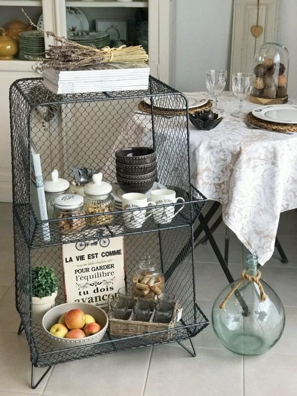 Las carcasas de los muebles son de tonos oscuros y de estilo casero, la combinacin de colores y los 3 materiales crearn una atmsfera que es a la vez vintage, industrial y de moda.