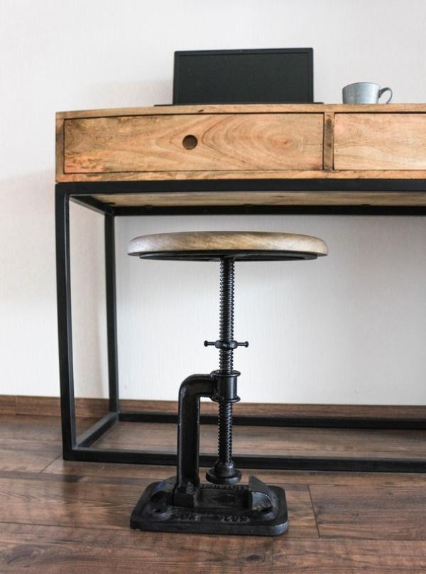 Alles in allem sieht meine kleine Arbeitsecke einladend und modern aus und ich erfreue mich immer wieder aufs Neue an den Möbelstücken.