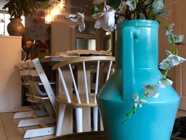 Nous avons beaucoup d'éléments blancs et en bois dans notre maison et je voulais lui donner une touche de design scandinave !