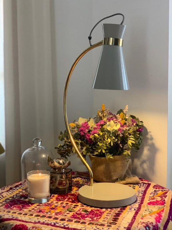 Eine ideale Tischlampe, die den von mir gesuchten Vintage-Stil mit einem schönen und originellen Design verbindet.