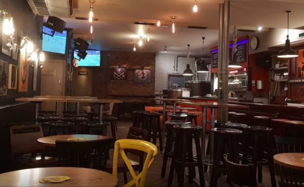 Bella sedia nel nostro pub The Frog & Rosbif, Tolosa.