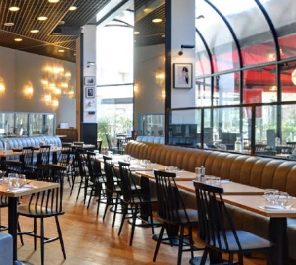 Zeer mooie wandlampen gebruikt voor de verlichting van onze decoratie. Welkom op Story Place à Puteaux !