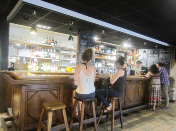 ¡Las lámparas van bien con nuestro bar! Le Breughel l'ancien, 30 Rue de la Chaone, 31000 Toulouse