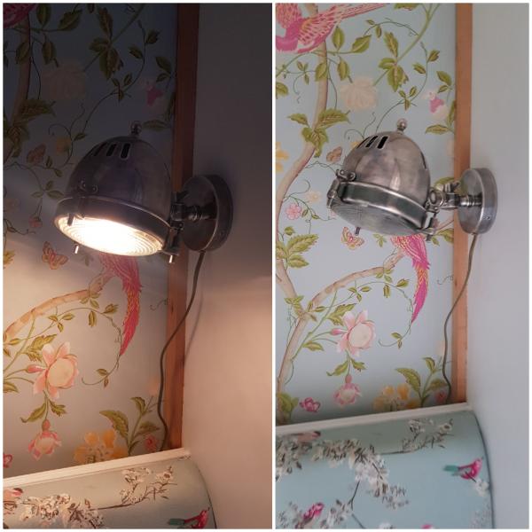 Bella lampada, comprata per la camera da letto di mia figlia. Proprio quello che ci serviva come lampada da comodino. Molto felice.