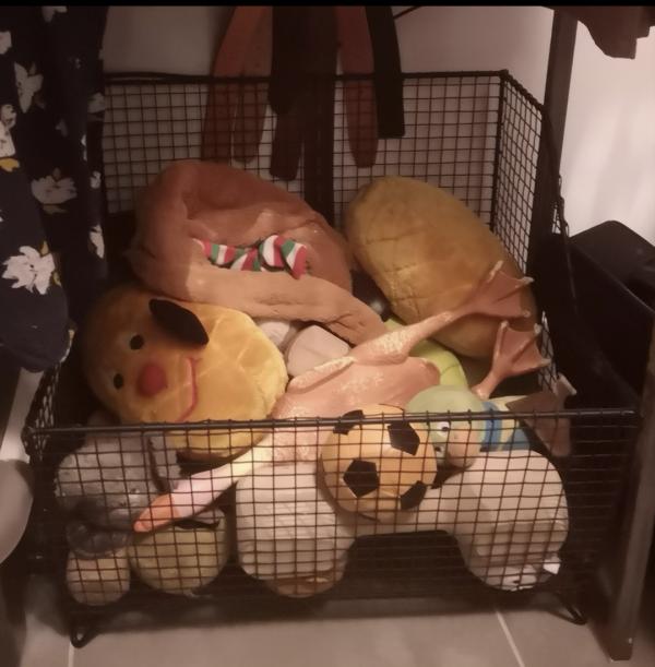 Cestino in metallo perfetto per la conservazione. Qui deposito giocattoli! 