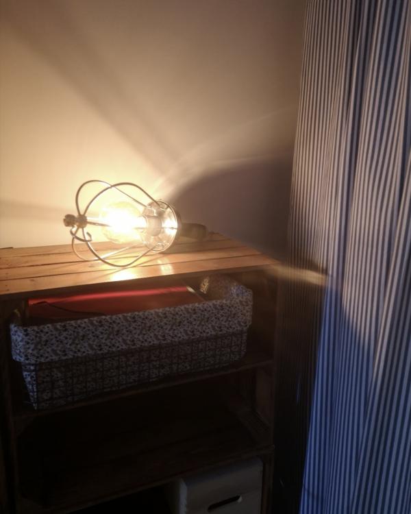 Lampada molto bella. Stile molto industriale. 