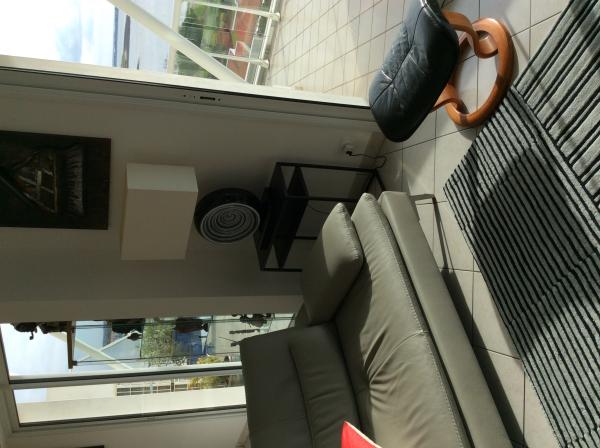 Zeer mooie console. Ik ben zeer tevreden over mijn aankoop en de professionaliteit van de medewerkers (Florent) van PIB. 
In mijn eerste opmerking was ik ontevreden over de after-sales service, maar ik trek mijn woorden in omdat fouten menselijk zijn en 