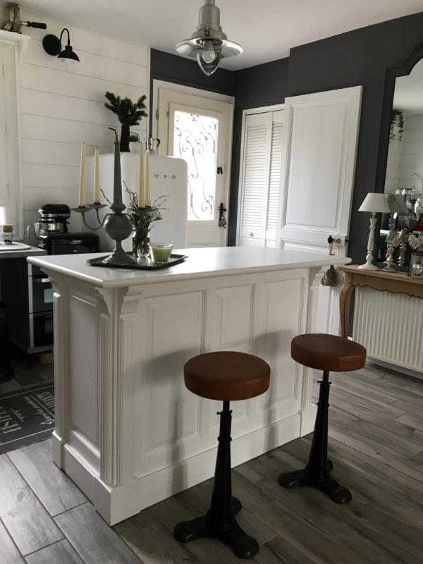 Unsere Hocker haben einen tollen Charme in unserer Kche.