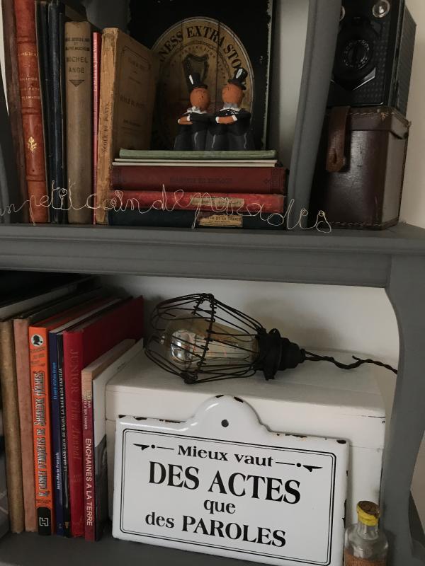 Jolie lampe qui claire un petit coin de paradis.
Merci PIB