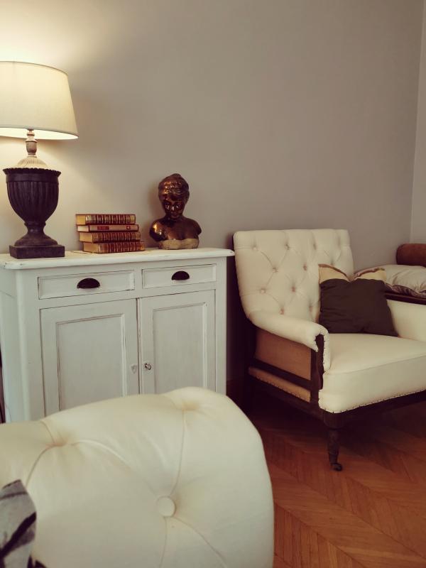 I recommend it, it's a beautiful armchair and Chesterfield sofa that makes the room look very nice and all our guests love it.