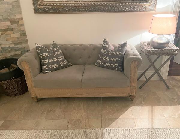 Ho ricevuto il divano nel fine settimana e sono felicissimo! Grazie mille per tutto il vostro aiuto, il vostro servizio clienti  eccellente!