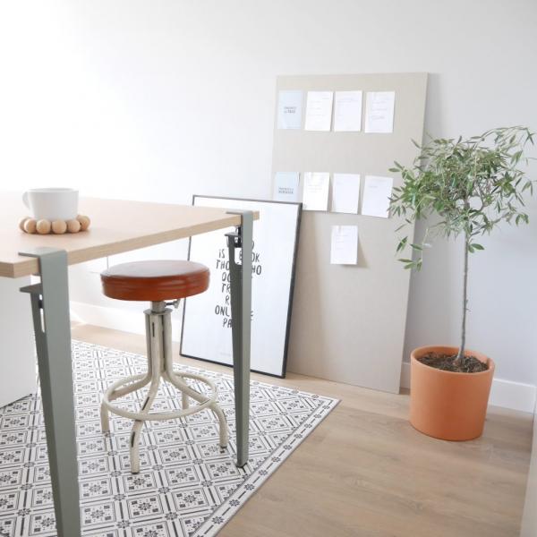 La verdad es que queda precioso en cualquier rincn y es muy til porque se puede subir y bajar.