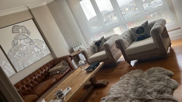 Hemos quedado encantados con la compra ! Trato exquisito . Muchas gracias