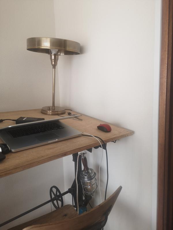 Lampe de table en laiton doré