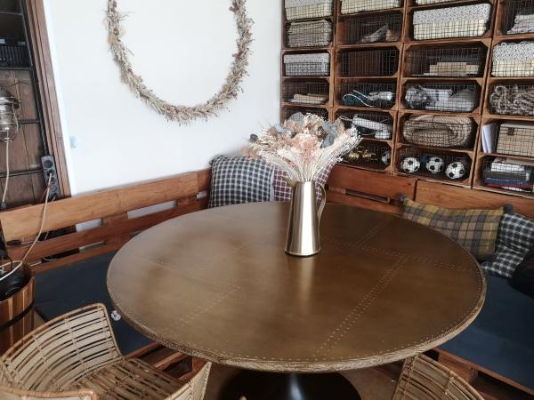 Table ronde en laiton