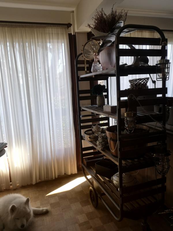 Etagère à roulette en bois