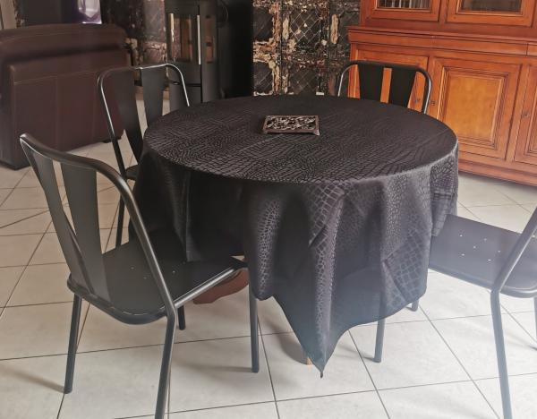 Chaise en métal