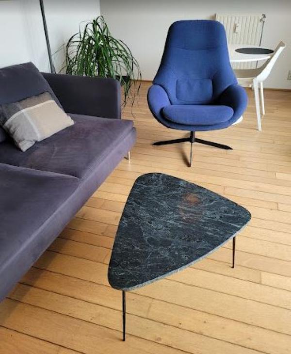 Table tripode en marbre vert