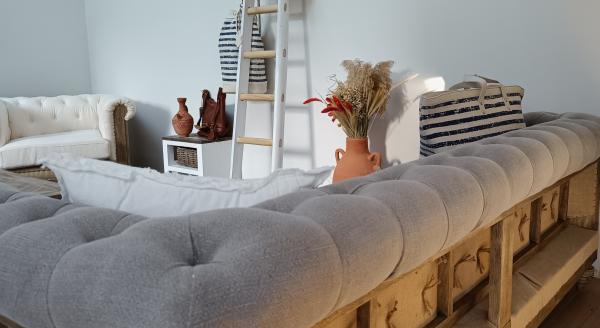Grand canapé chesterfield lin et coton gris