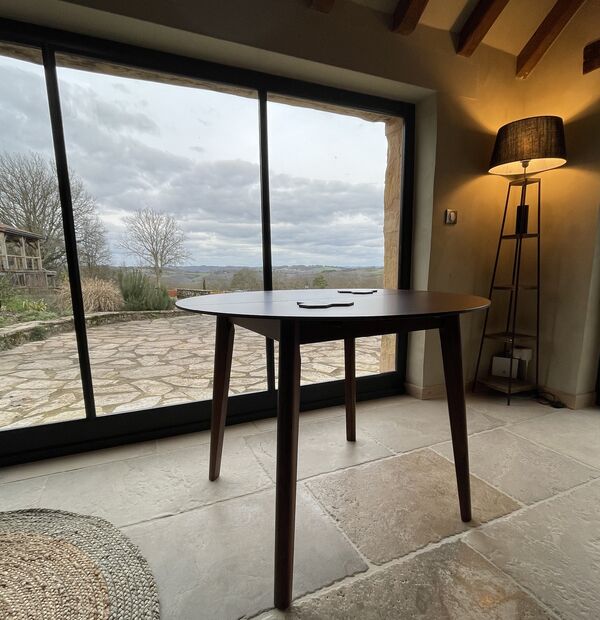 Petite table à rallonge en noyer