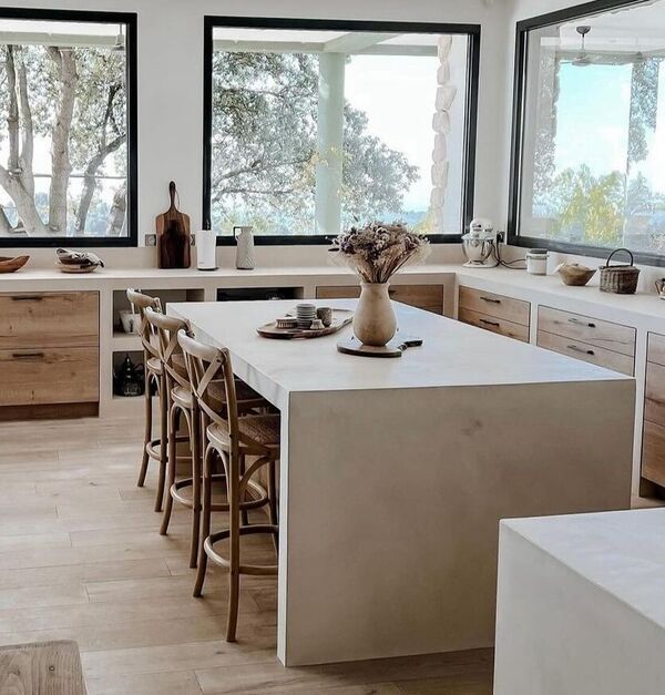 Chaise de bar en bois finition naturelle
