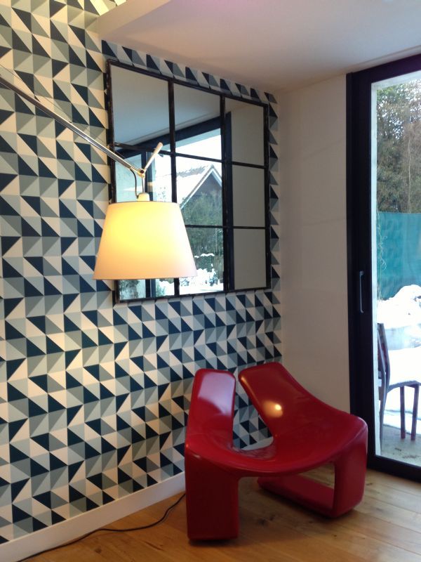 Miroir carr� 9 sections de PIB.
Papier peint Ferm living Remix que vous avez en fond de certains de vos produits.