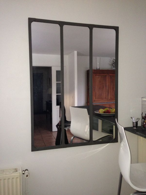 Beautiful workshop mirror, perfect to extend the room!