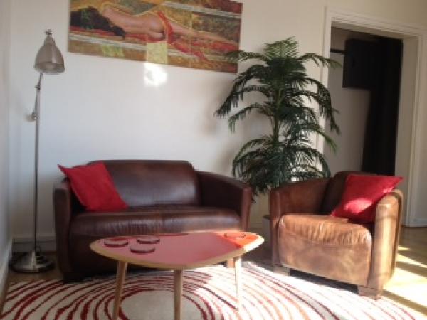 Red Baron sofa and armchair for a cheerful and comfortable living room!