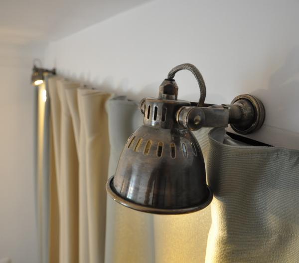 Ambiance r�tro pour l'�clairage de mon dressing, avec ces 2 belles petites appliques Bistrot.  