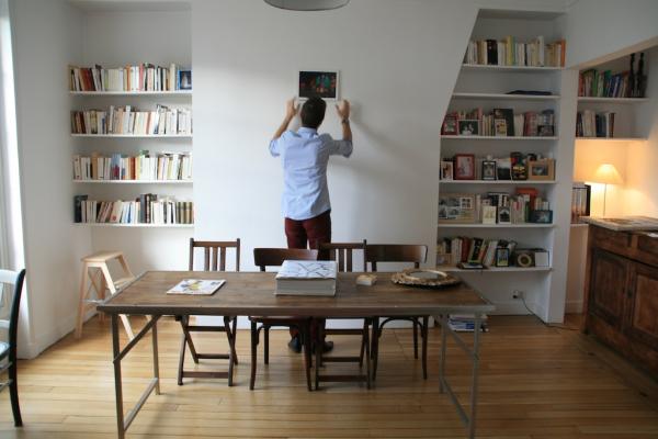 La table pliante  bois et m�tal est parfaite dans notre appartement, on adore le bois de qualit� et le c�t� robuste avec la partie en fer. Maintenant il ne reste plus qu'� ajuster la d�co au mur !