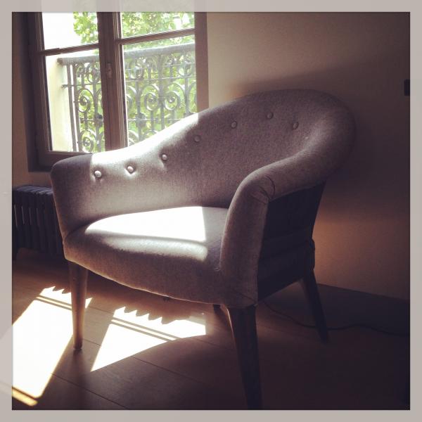 Tr�s contente avec notre Sweet Grey, Parfait pour lire des histoires avec les enfants! 