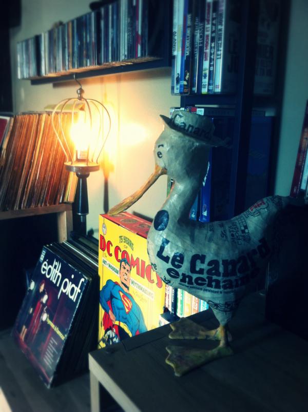 Une ambiance vintage avec cette baladeuse de manufacture et son ampoule d�co � filament en spirale..