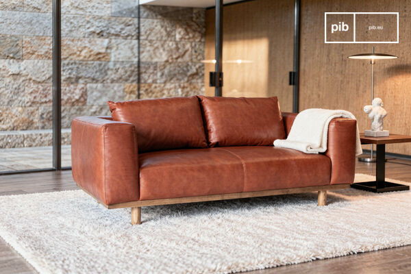 Its 203 cm silhouette emphasizes horizontality